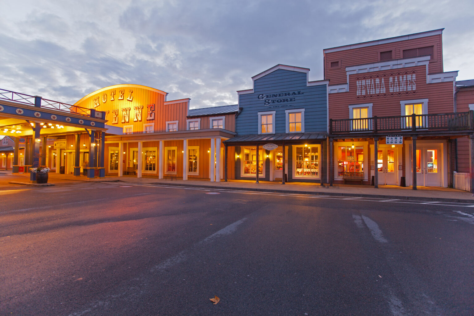 Disney Hotel Cheyenne Disney Hotel Cheyenne - © Disney