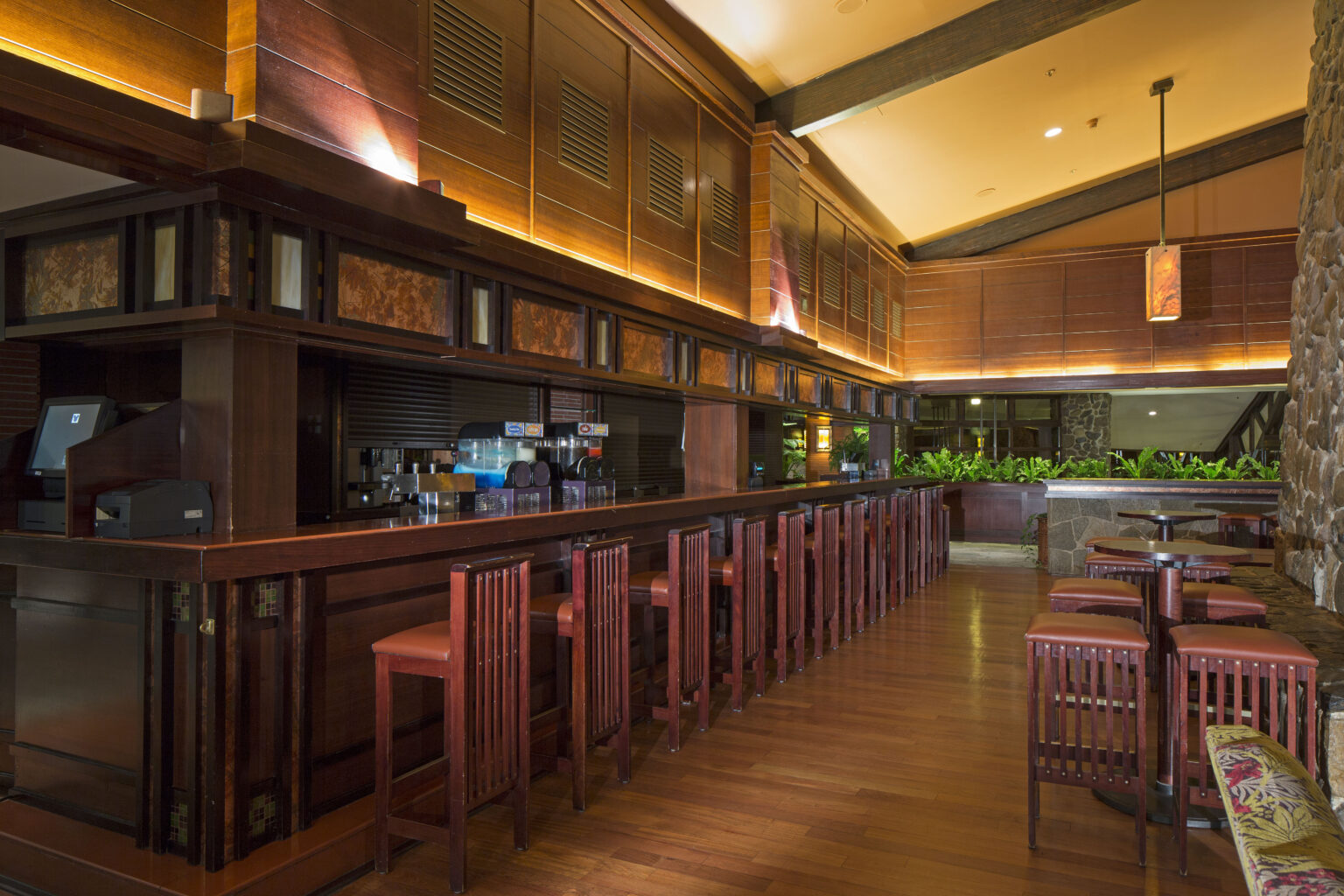 Redwood Bar and Lounge Disney Sequoia Lodge - © Disney