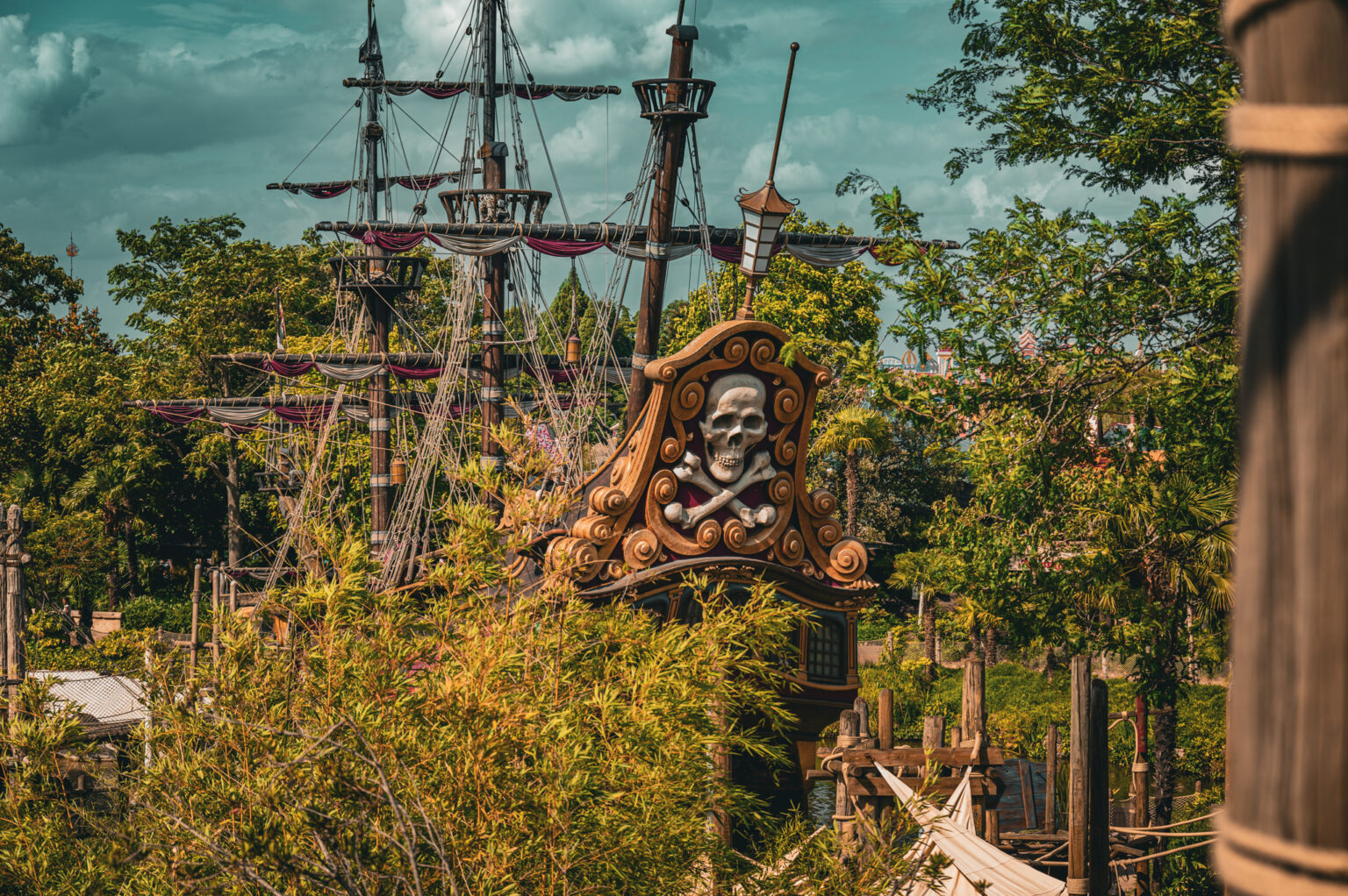 Pirate Galleon © DLP Explorers