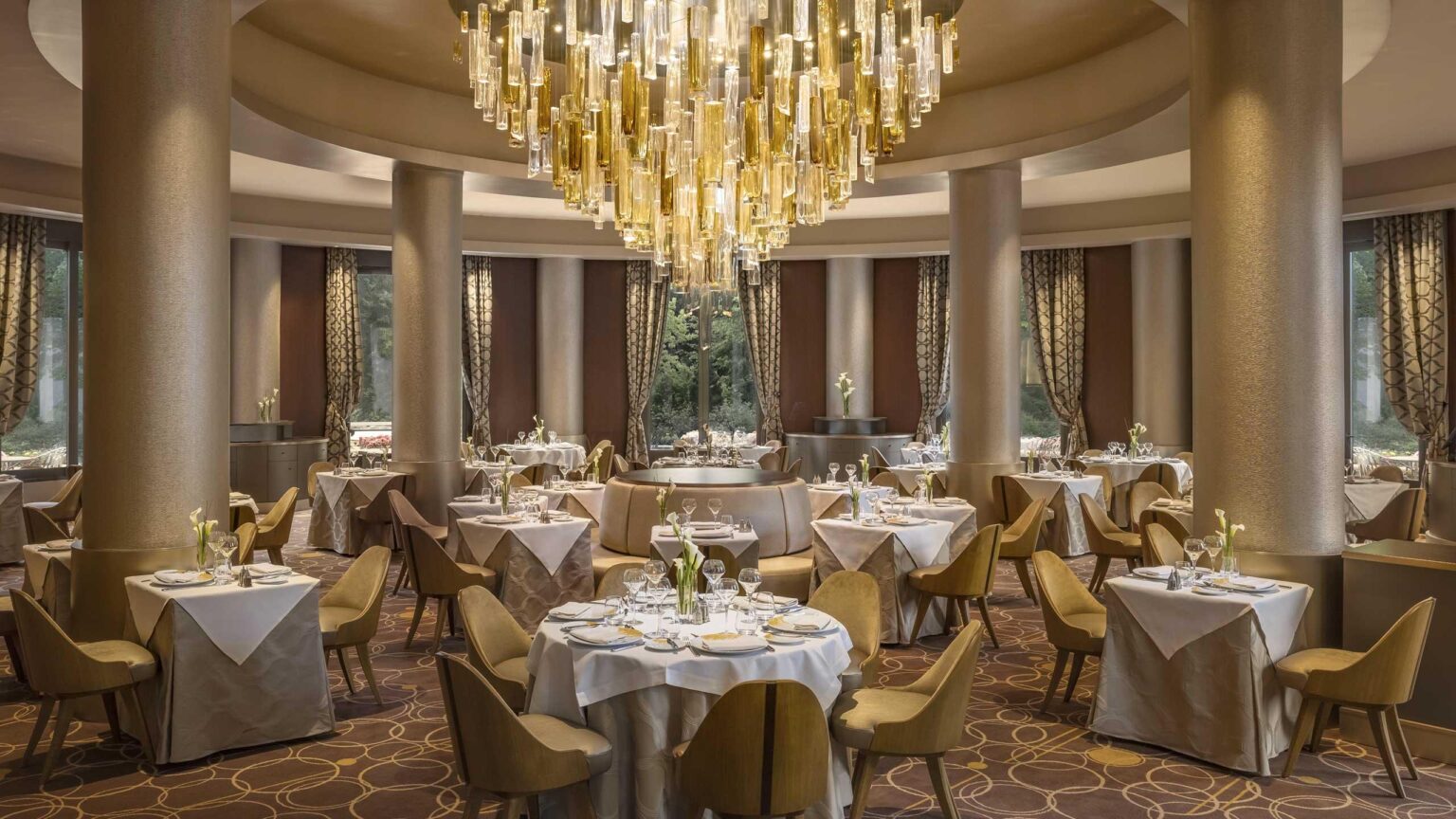 Manhattan Restaurant - © Disney