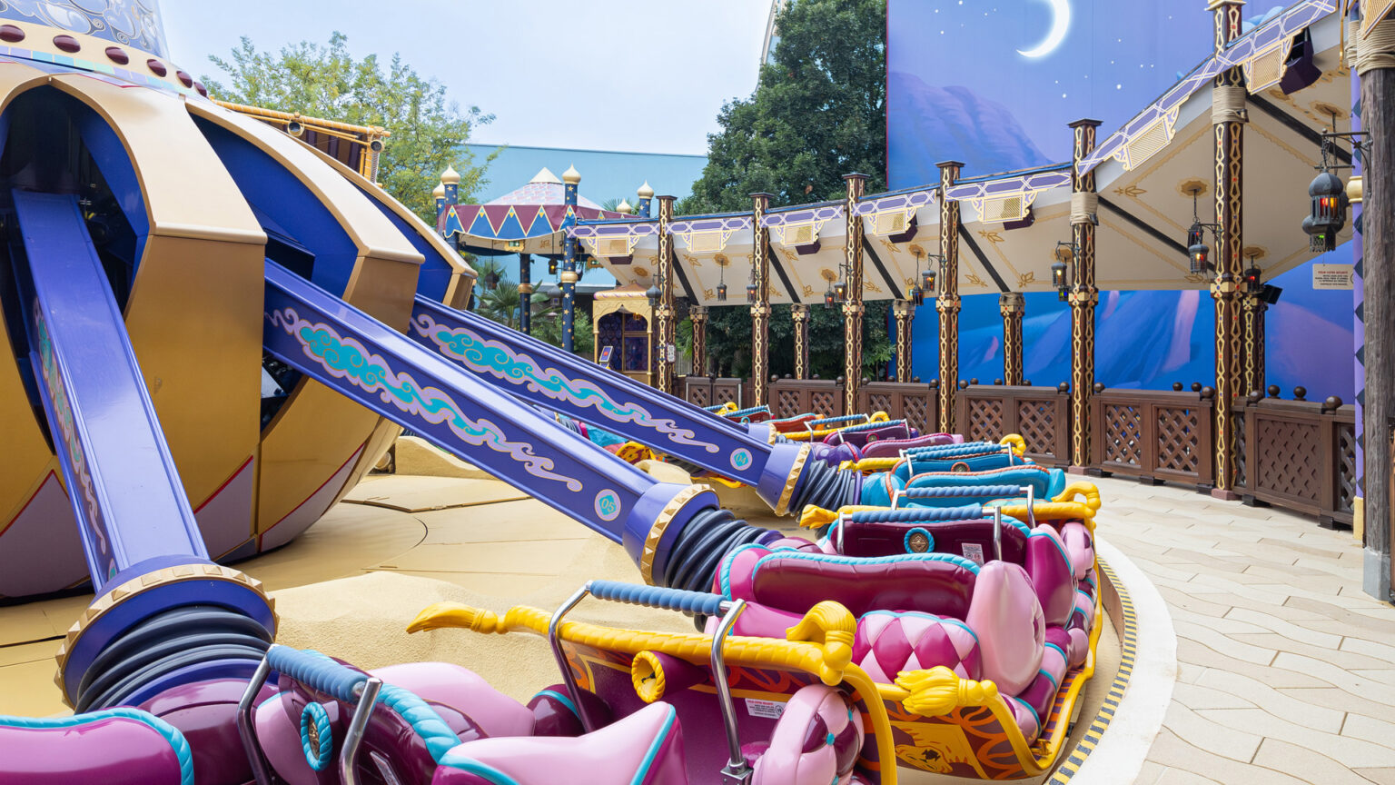 Les Tapis Volants – Flying Carpets Over Agrabah® Les Tapis Volants – Flyings Carpets over Agrabah - © Disney