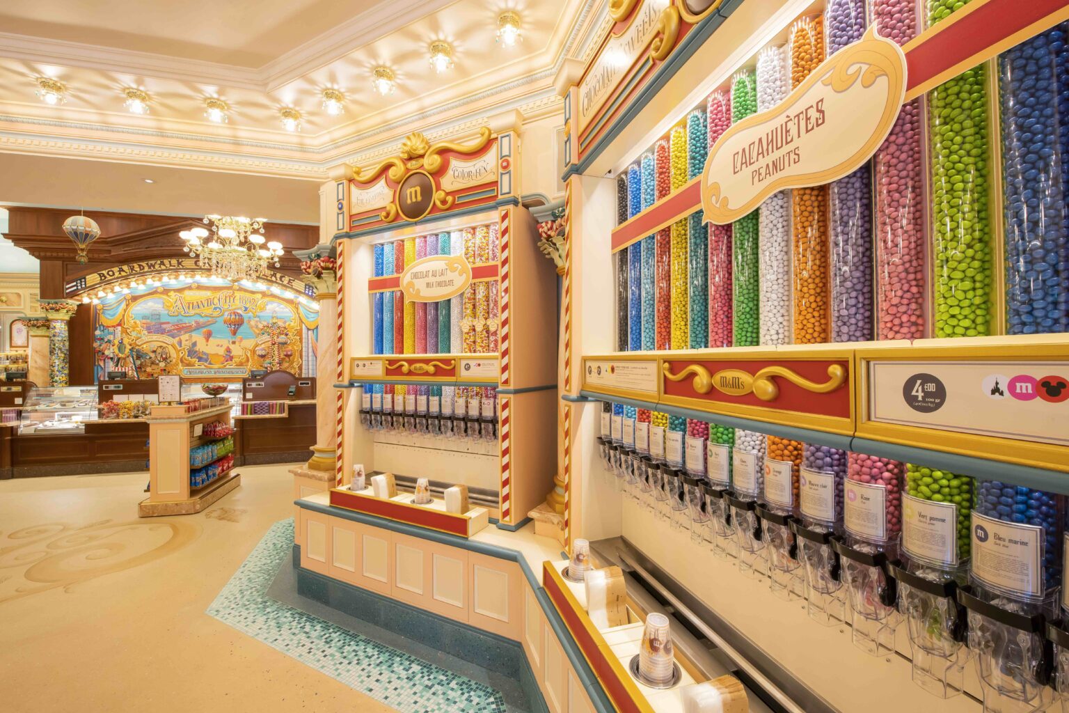 Boardwalk Candy Palace, gesponsord door M&M’S Boardwalk Candy Palace - © Disney
