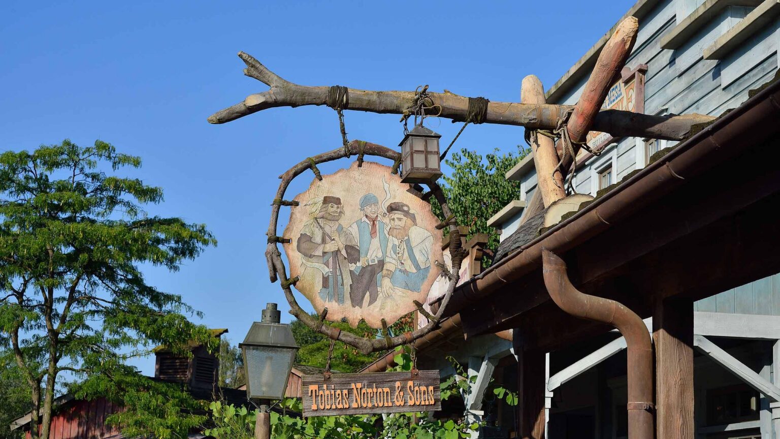 Thunder Mesa Mercantile Building Thunder Mesa Mercantile Building - © Disney